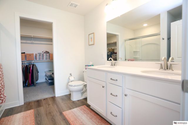 12866 S 47 Plaza, Papillion, NE 68133