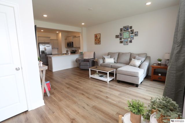 12866 S 47 Plaza, Papillion, NE 68133