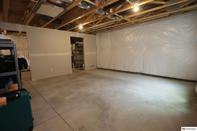 12866 S 47 Plaza, Papillion, NE 68133