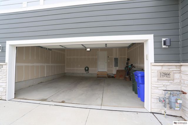 12866 S 47 Plaza, Papillion, NE 68133