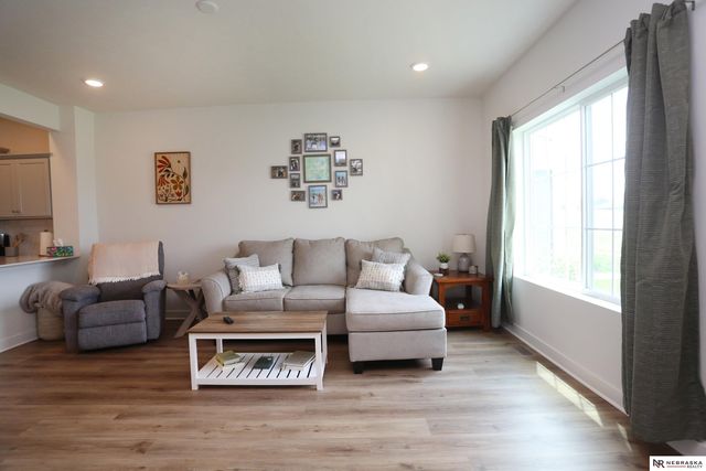 12866 S 47 Plaza, Papillion, NE 68133