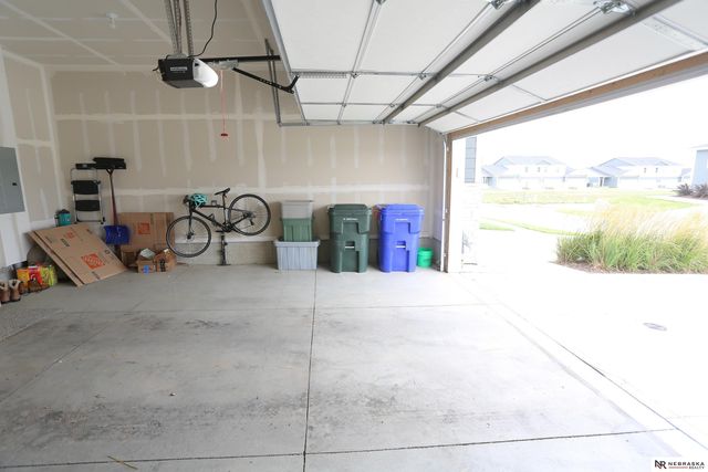 12866 S 47 Plaza, Papillion, NE 68133