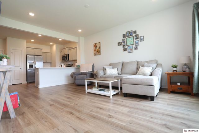 12866 S 47 Plaza, Papillion, NE 68133