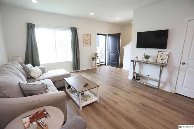 12866 S 47 Plaza, Papillion, NE 68133