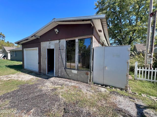 610 N Tom Street, Webb City, MO 64870