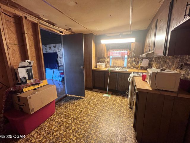 610 N Tom Street, Webb City, MO 64870