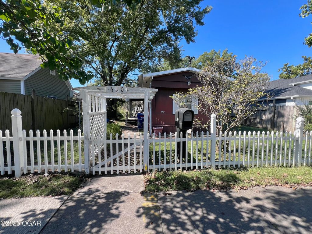 610 N Tom Street, Webb City, MO 64870