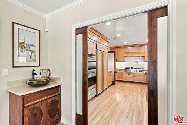 1712 S Wooster Street, Los Angeles, CA 90035