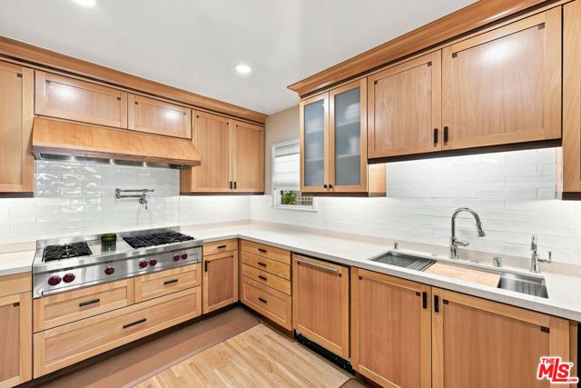 1712 S Wooster Street, Los Angeles, CA 90035