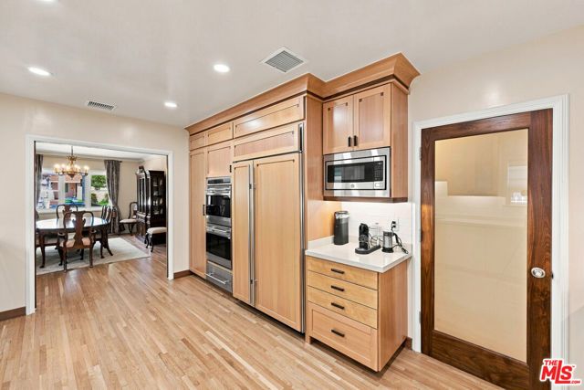 1712 S Wooster Street, Los Angeles, CA 90035