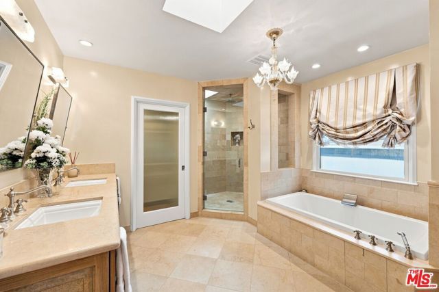 1712 S Wooster Street, Los Angeles, CA 90035