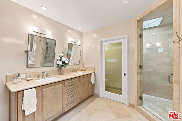 1712 S Wooster Street, Los Angeles, CA 90035