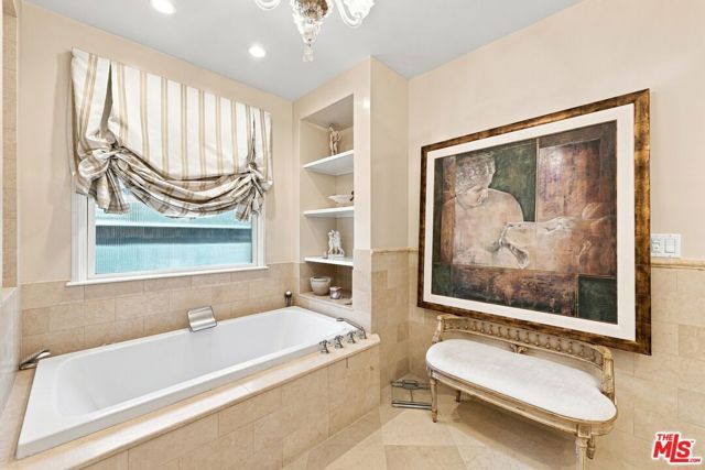 1712 S Wooster Street, Los Angeles, CA 90035