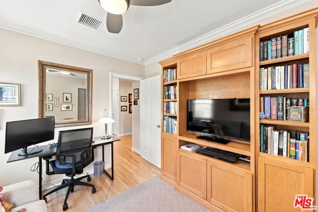 1712 S Wooster Street, Los Angeles, CA 90035