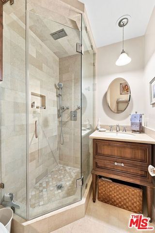1712 S Wooster Street, Los Angeles, CA 90035