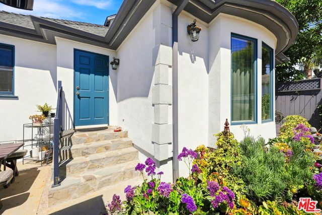 1712 S Wooster Street, Los Angeles, CA 90035
