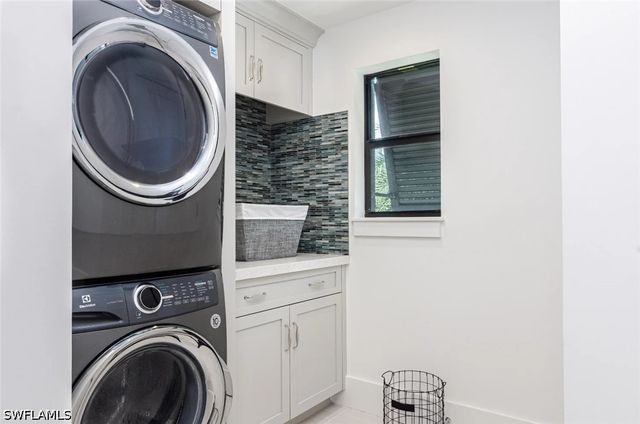 930 9th ST S 930, Naples, FL 34102