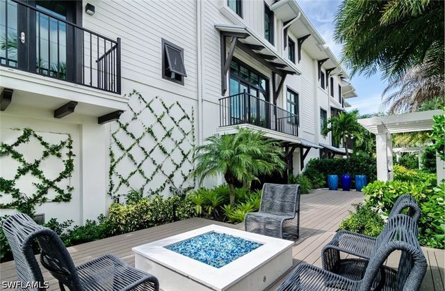 930 9th ST S 930, Naples, FL 34102