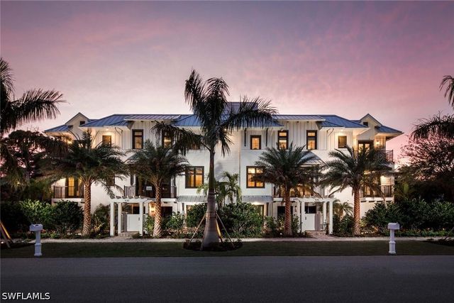 930 9th ST S 930, Naples, FL 34102