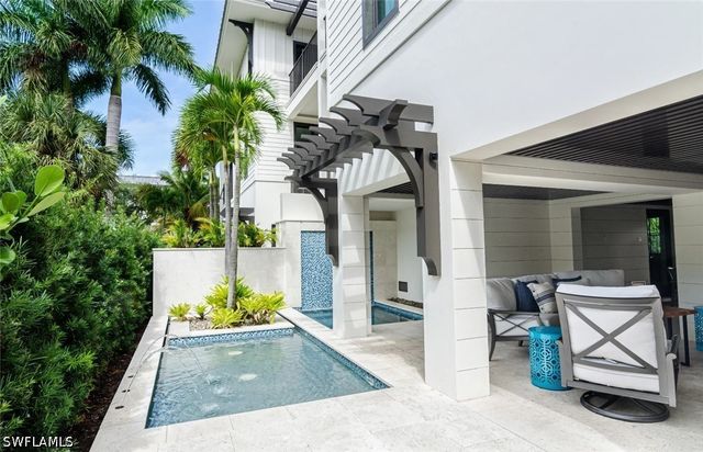 930 9th ST S 930, Naples, FL 34102