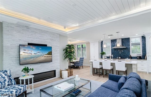 930 9th ST S 930, Naples, FL 34102