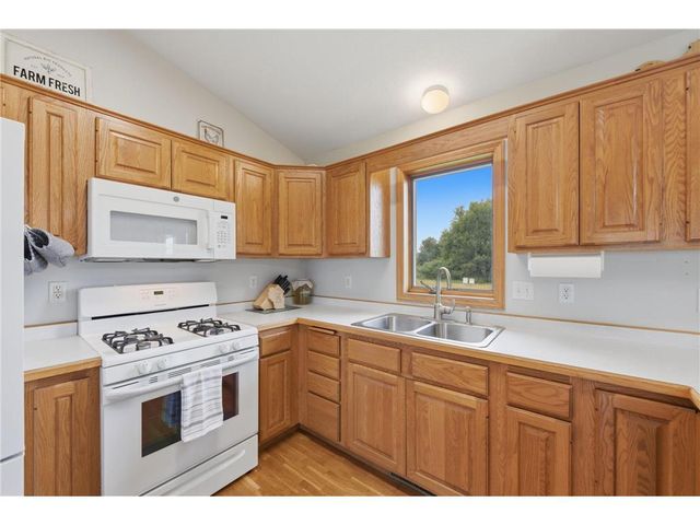 682 Old Hopkins Place, Hudson, WI 54016