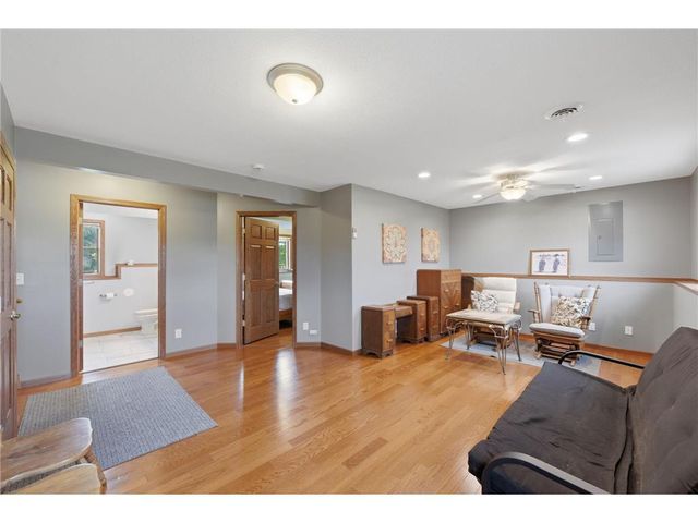 682 Old Hopkins Place, Hudson, WI 54016