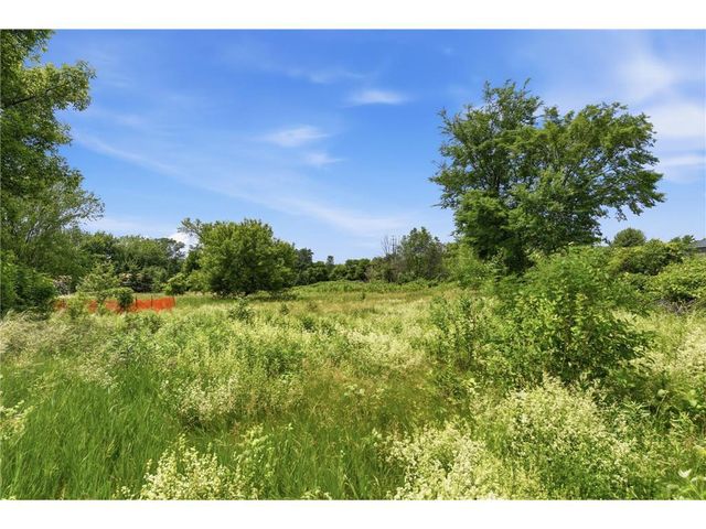 682 Old Hopkins Place, Hudson, WI 54016