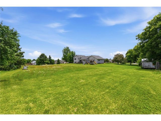682 Old Hopkins Place, Hudson, WI 54016