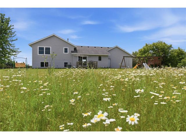 682 Old Hopkins Place, Hudson, WI 54016