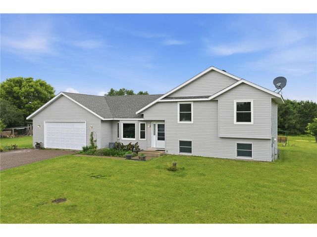 682 Old Hopkins Place, Hudson, WI 54016