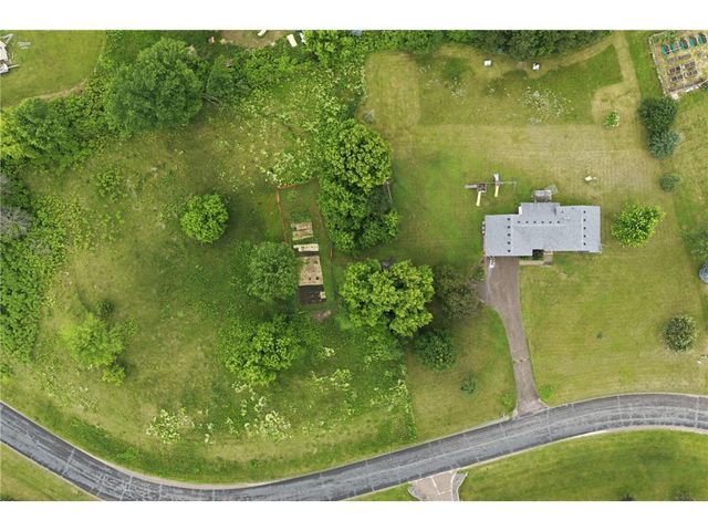 682 Old Hopkins Place, Hudson, WI 54016