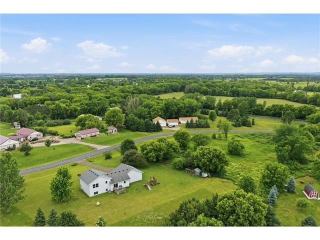 682 Old Hopkins Place, Hudson, WI 54016
