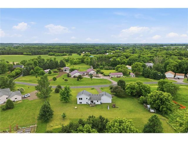 682 Old Hopkins Place, Hudson, WI 54016