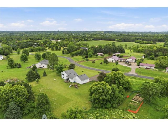 682 Old Hopkins Place, Hudson, WI 54016
