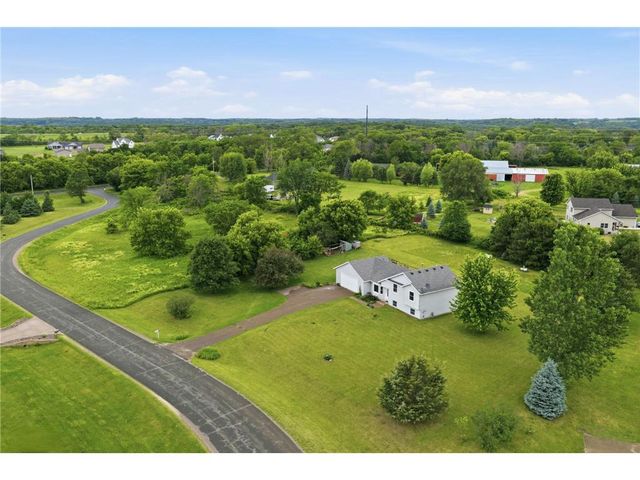 682 Old Hopkins Place, Hudson, WI 54016