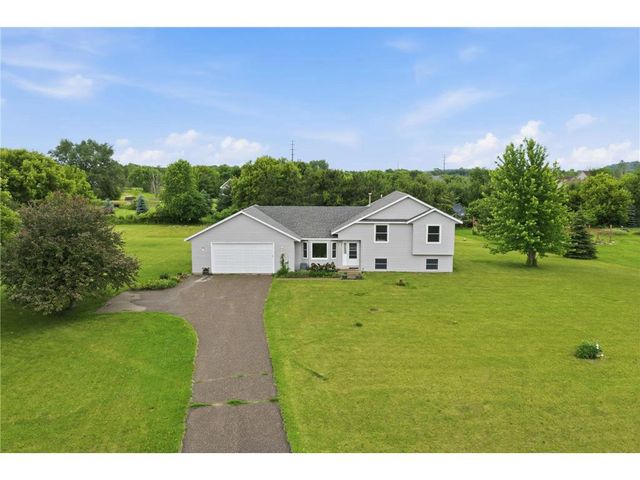682 Old Hopkins Place, Hudson, WI 54016