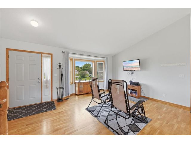 682 Old Hopkins Place, Hudson, WI 54016