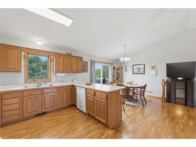 682 Old Hopkins Place, Hudson, WI 54016