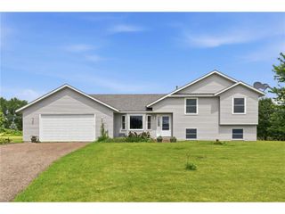 682 Old Hopkins Place, Hudson, WI 54016