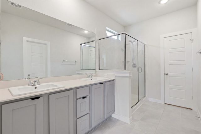 631 Southern Hills Drive, Red Oak, TX 75154