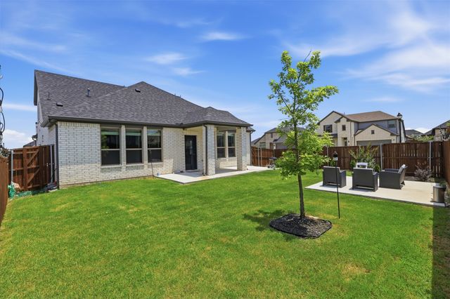 631 Southern Hills Drive, Red Oak, TX 75154
