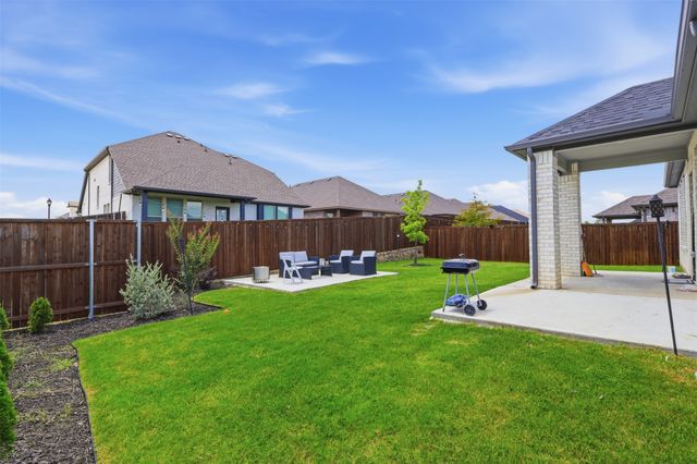 631 Southern Hills Drive, Red Oak, TX 75154