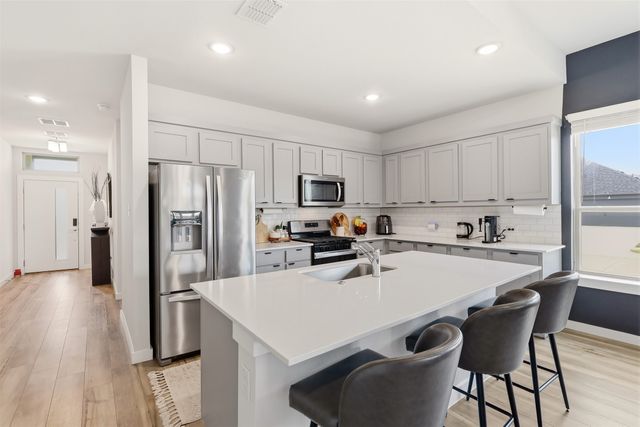 631 Southern Hills Drive, Red Oak, TX 75154