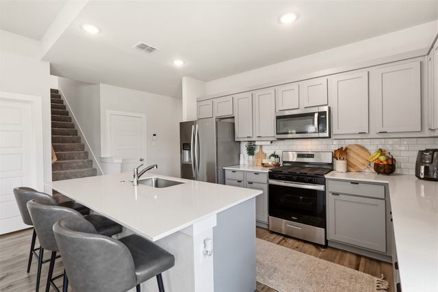 631 Southern Hills Drive, Red Oak, TX 75154