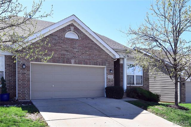 1712 Preston Centre Drive, Fenton, MO 63026