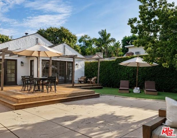 6537 Moore Drive, Los Angeles, CA 90048