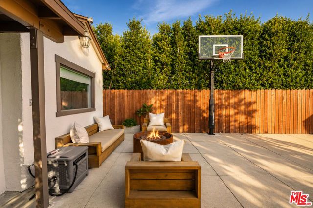 6537 Moore Drive, Los Angeles, CA 90048