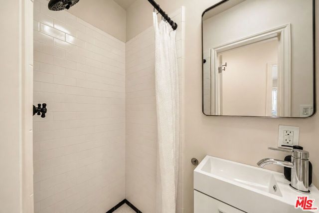 6537 Moore Drive, Los Angeles, CA 90048