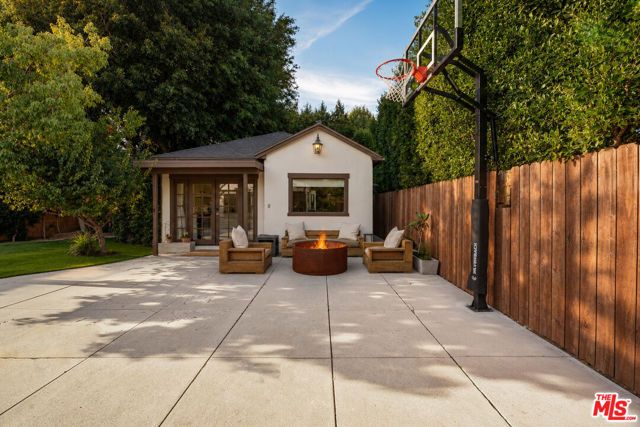 6537 Moore Drive, Los Angeles, CA 90048